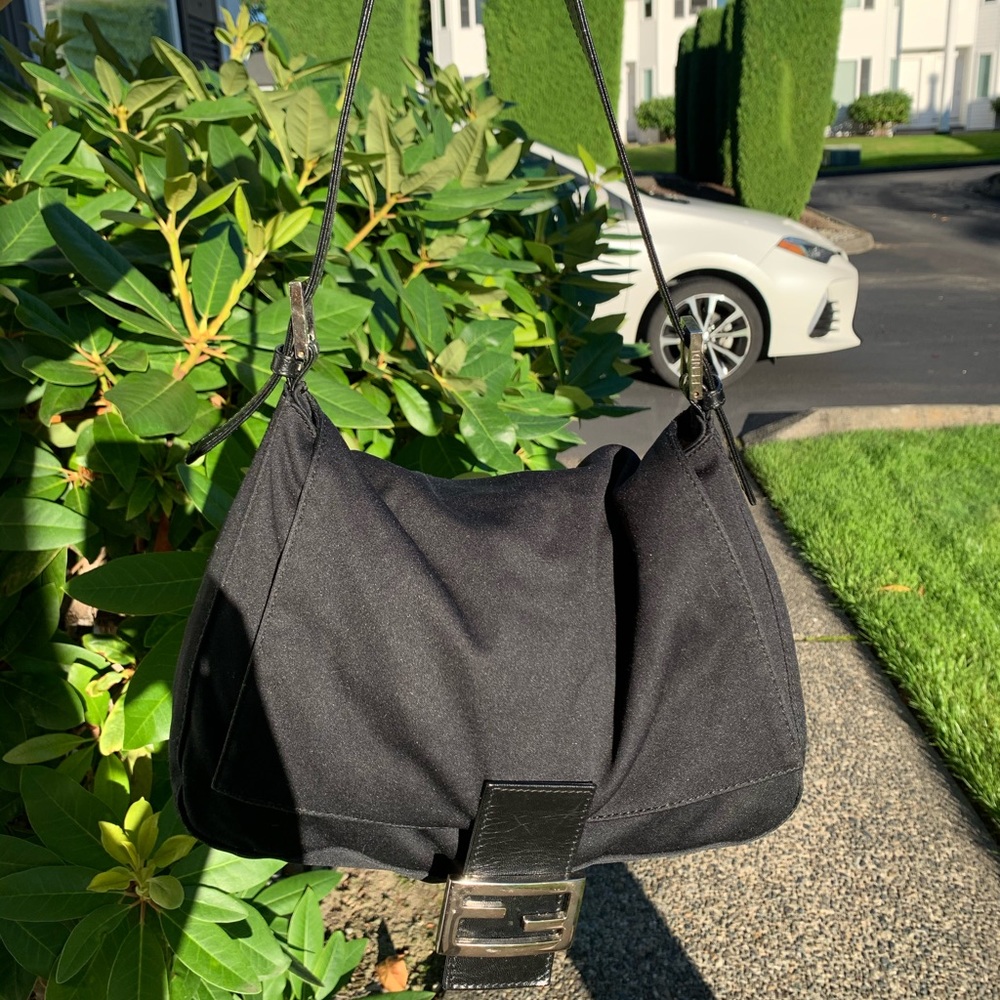 AUTHENTIC FENDI BAGUETTE🥖